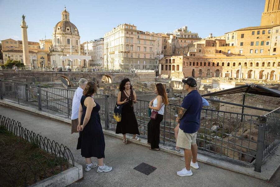Rome: Colosseum and Ancient Dark History Walking Tour - What this short Rome tour actually offers