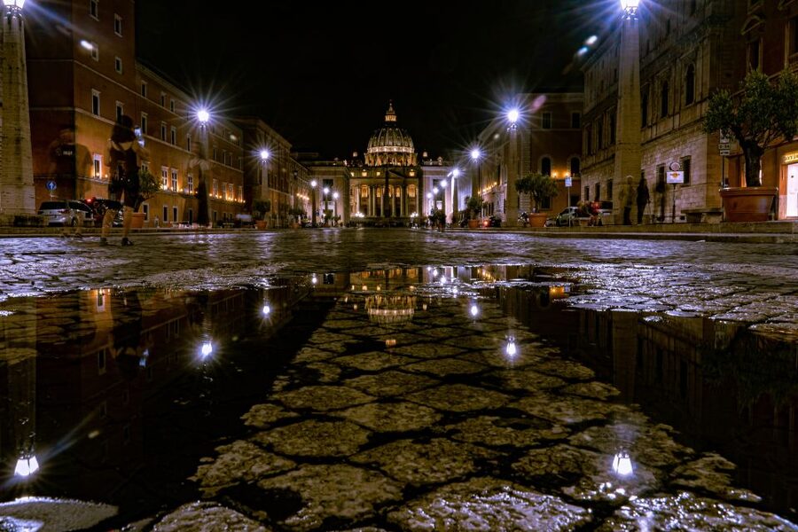 Rome: Haunted City Night Walking Tour - What the guides do best