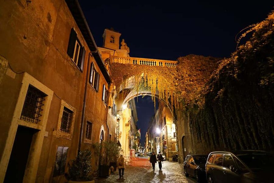Rome's Dark Side: Ghosts, Scandals and Crypts - small group - Piazza Farnese and the power behind the stories