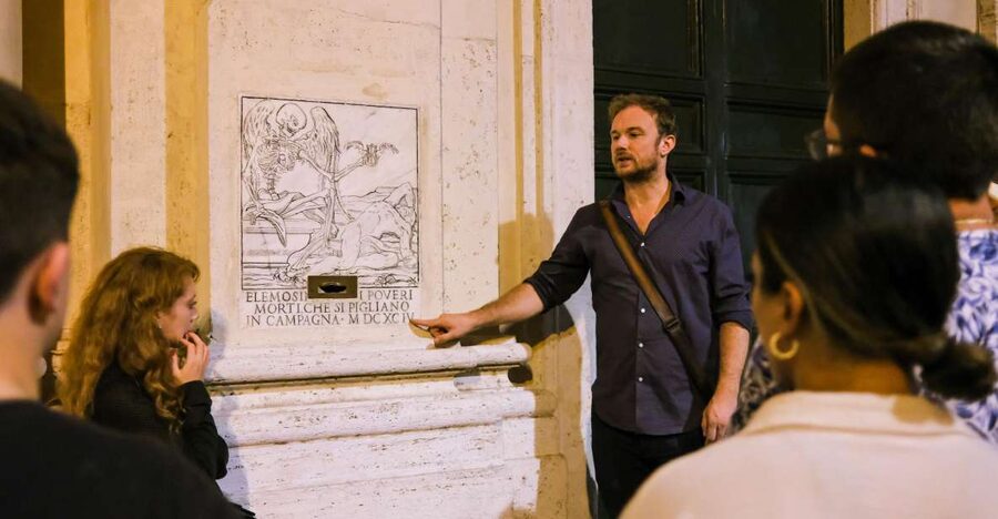 Rome: Small Group Rome's Dark Side - Ghosts & Legends Tour - The local bar stop and a useful pause