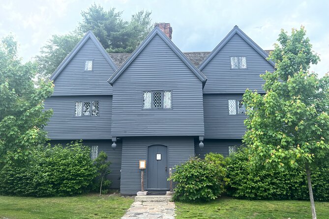 Salem Movie Magic Tour: Hocus Pocus and Bewitched locations - Salem Common and the outdoor movie scenes