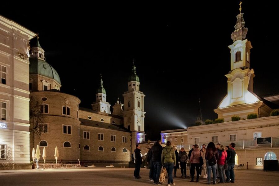 Salzburg: Dark History Tour - Language, accessibility, and group planning