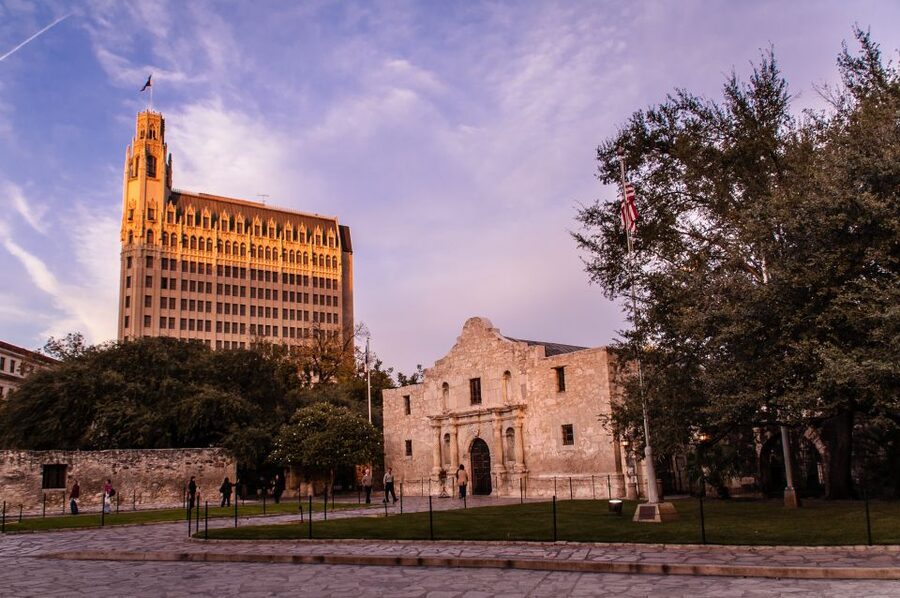 San Antonio: Guided Haunted Pub Crawl - Historic pubs and the uncertain bar count