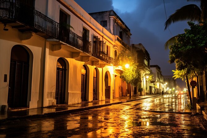 San Juan Ghost Tour: Shrieks in the Sugarcane - Starting at the Totem in Plaza del Quinto Centenario