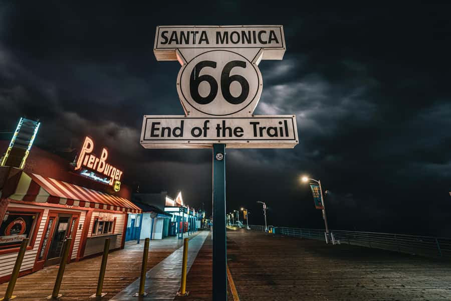 Santa Monica: Ghosts and Phantoms of the Pier Walking Tour - Why the one-hour format works