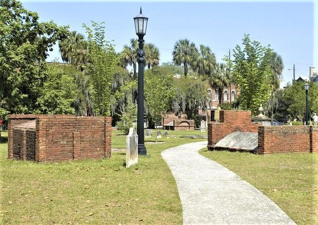 Savannah Ghost Tour for Adults ALL Alcoholic Drinks Included - Key points at a glance