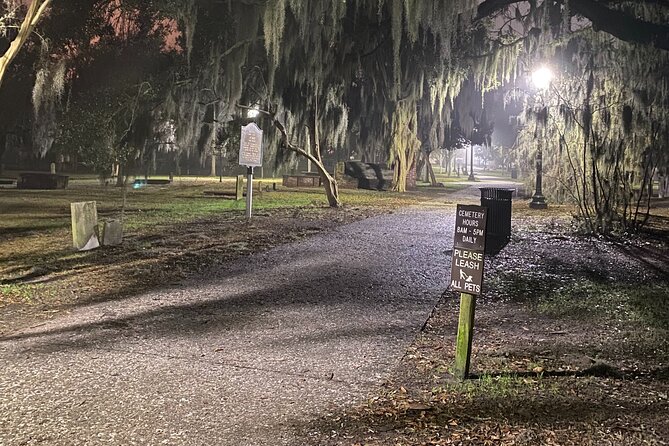 Savannah Ghost Tour for Adults ALL Alcoholic Drinks Included - From the first settlement of Georgia to haunted streets