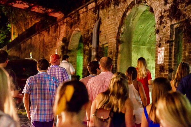 Savannah Ghost Tour for Adults ALL Alcoholic Drinks Included - What the guides add to the experience