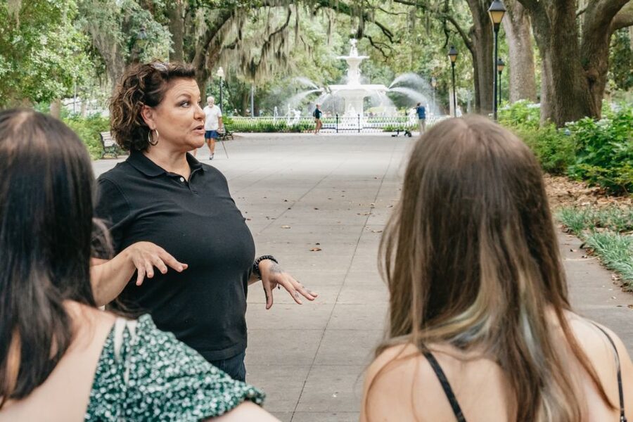 Savannah: Ghosts, Asylums, Voodoo, and Horror Walking Tour - Forsyth Park at the 10-minute photo stop