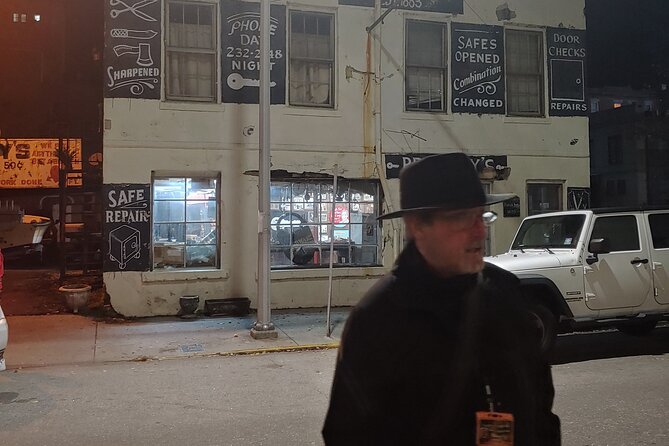 Savannah Ghostwalker Tour and Ghost Hunt - Oglethorpe Square closes the route