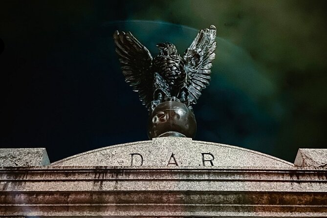 Savannah Haunted Pub Crawl Walking Tour - The 17Hundred90 Inn and its lingering resident