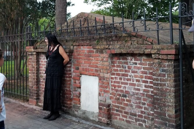 Savannah Haunted Pub Crawl Walking Tour - Guides make or break the evening