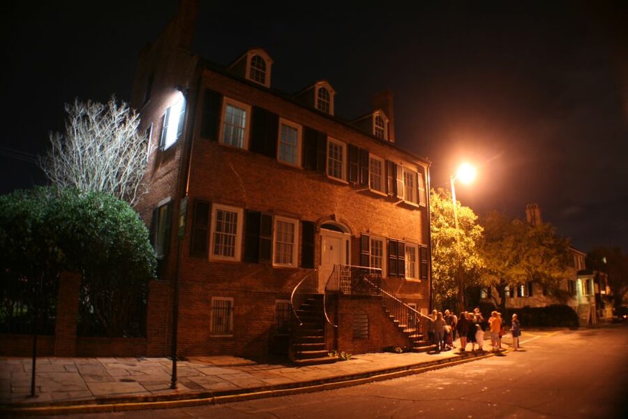 Savannah: Pub Crawl and Ghost Tour - The pub stops are part of the sightseeing