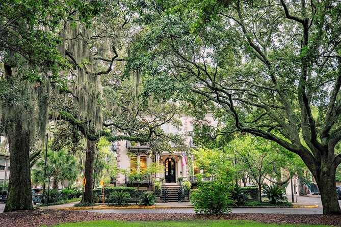 Savannah's 13 Ghosts, Voodoo, Murder & Mystery Tour - The Mercer-Williams House and the limits of an outdoor tour