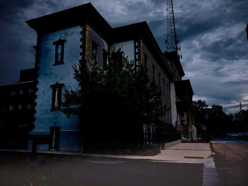 Savannah: Sixth Sense Savannah Ghost Tour - Starting at Clary’s Cafe on Abercorn and Jones