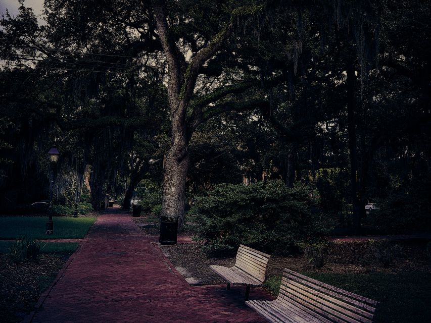 Savannah: Sixth Sense Savannah Ghost Tour - Mercer Williams House beneath the live oaks