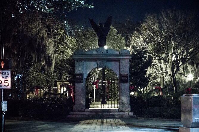 Savannah Terrors Spirits & Spirits Haunted Pub Crawl - Historic burial grounds add weight to the ghost stories