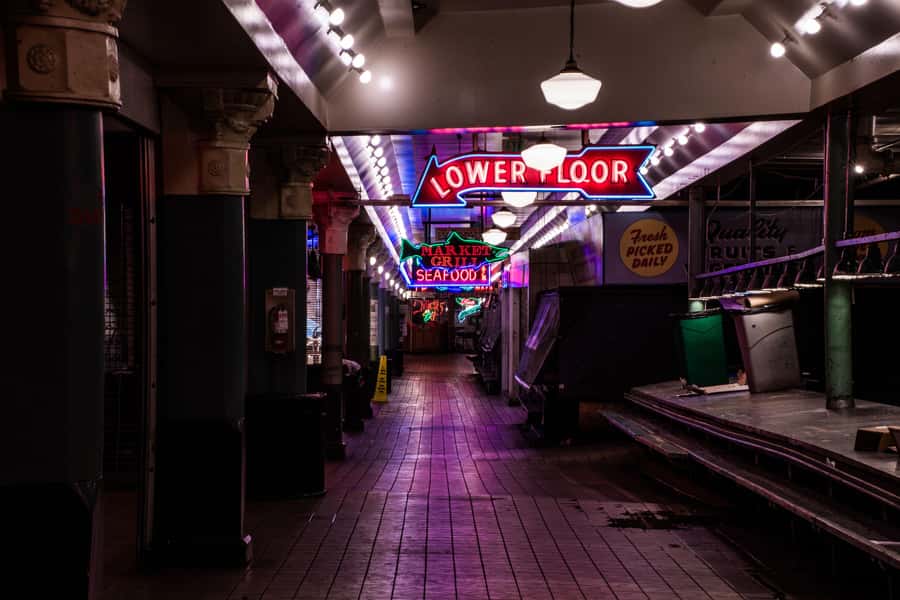 Seattle: Terrors and Ghosts Guided Walking Tour - Post Alley and the Gum Wall after dark