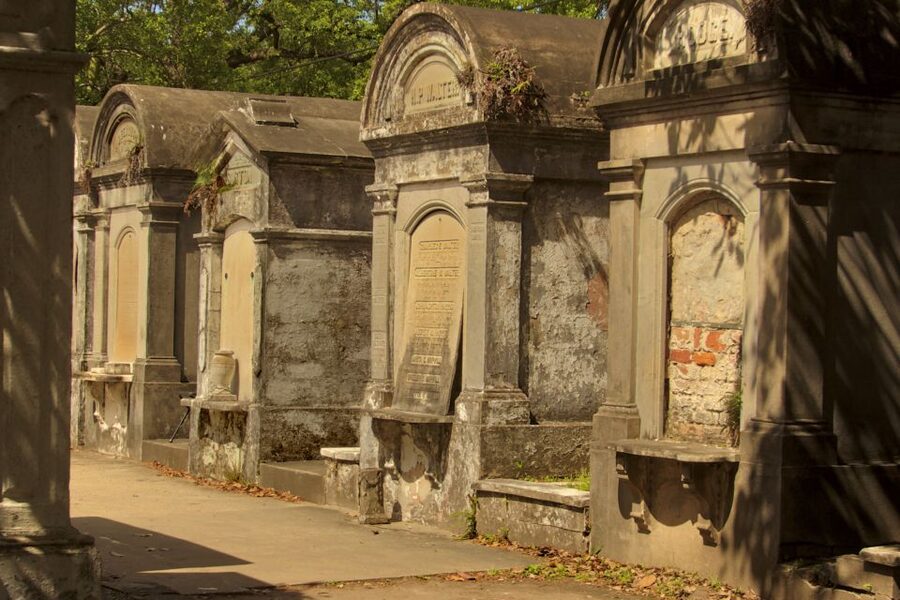 Self Guided Audio Ghost Tour in New Orleans in 6 Languages - How this New Orleans ghost walk works