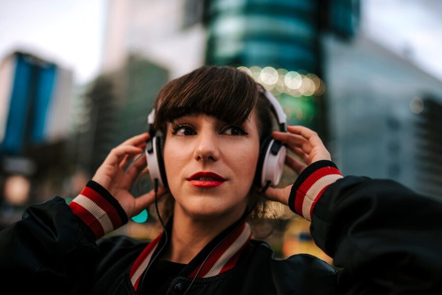 Self Guided Audio Ghost Tour in New Orleans in 6 Languages - The six-language choice, and one important warning