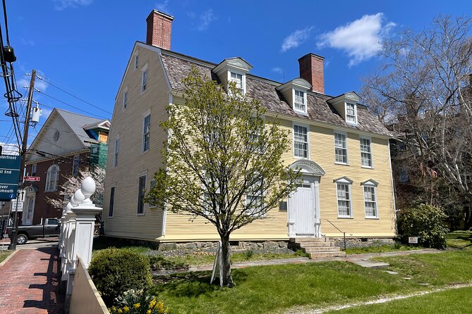 Self Guided Haunted Walking Tour in Portsmouth APP/GPS/EMF Reader - The 1749 building and Portsmouth’s underground tunnels