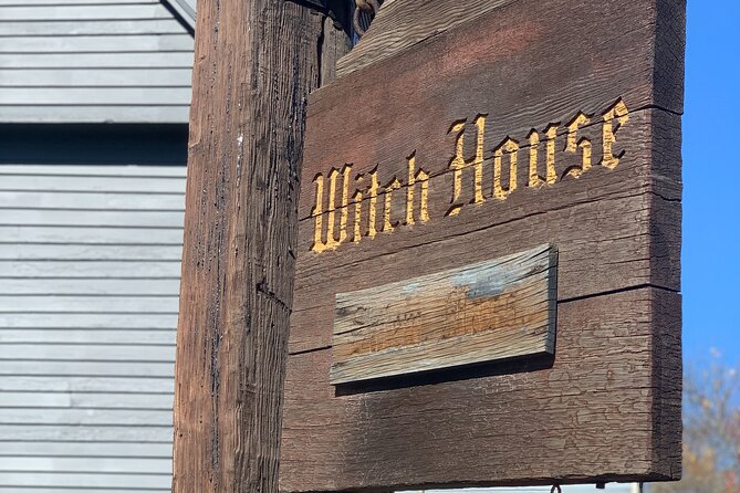 Self-Guided Smartphone Ghost Walking Tour in Salem - A Salem ghost walk without a tour group