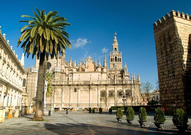 Seville Evening Historical Tour with Haunted History - What you will hear about in the first hour
