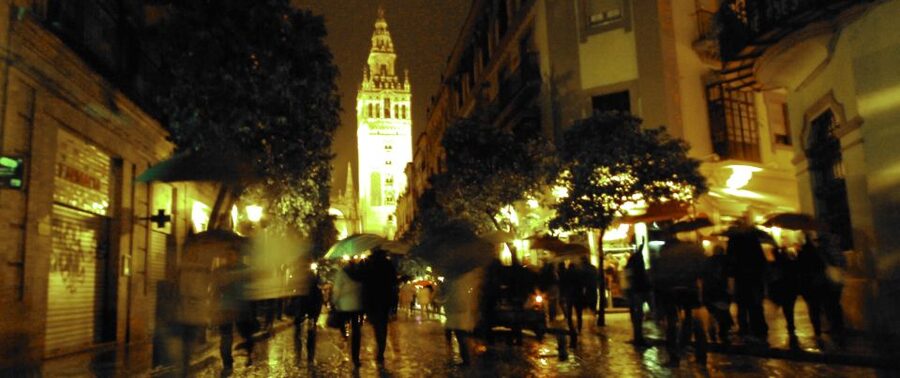 Seville: Paranormal Walking Tour in Spanish - Why the audiovisual material matters
