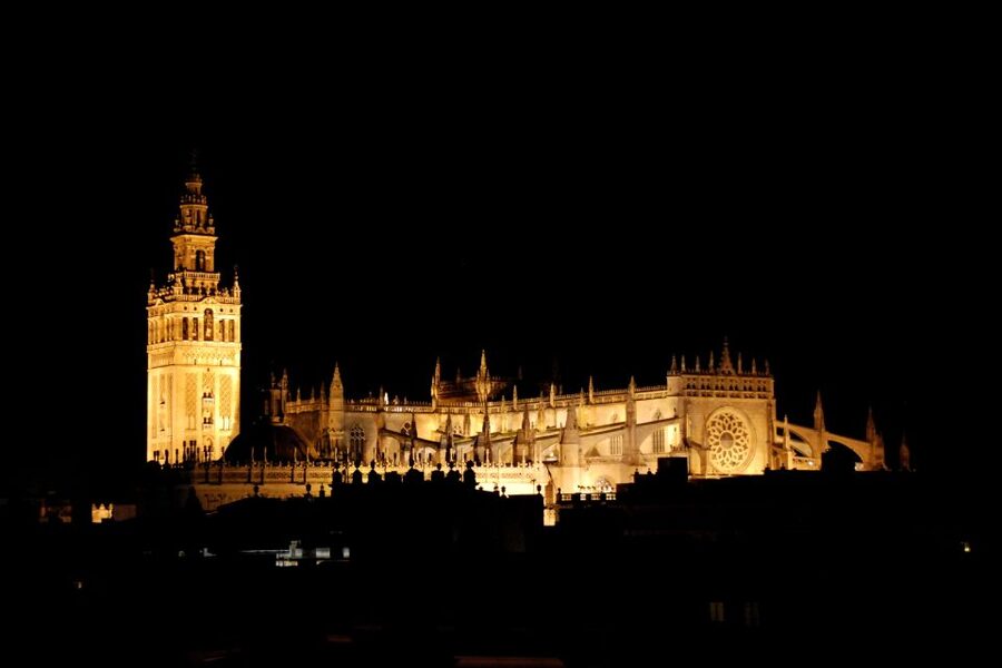 Seville: Paranormal Walking Tour in Spanish - Who should book this paranormal walk?