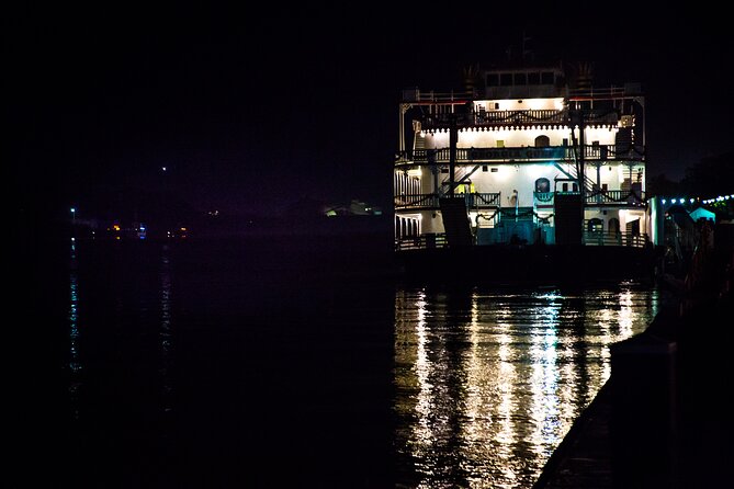 Sinister Sins & Shadows: A Savannah Ghost Tour - Chippewa Square: the Forrest Gump contrast