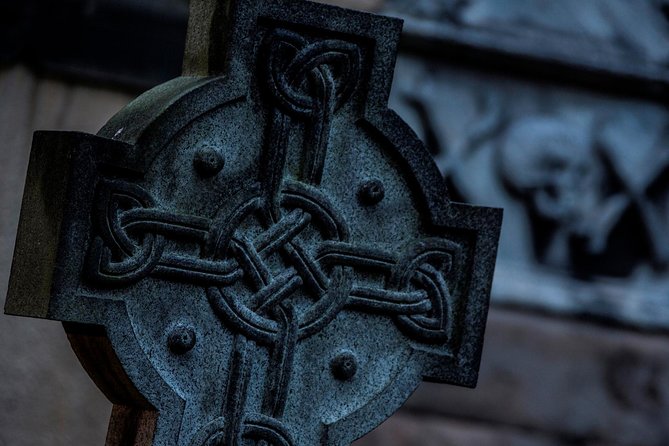 Small Group Edinburgh Underground Vaults & Graveyard Ghost Tour - What this Edinburgh ghost tour is really like