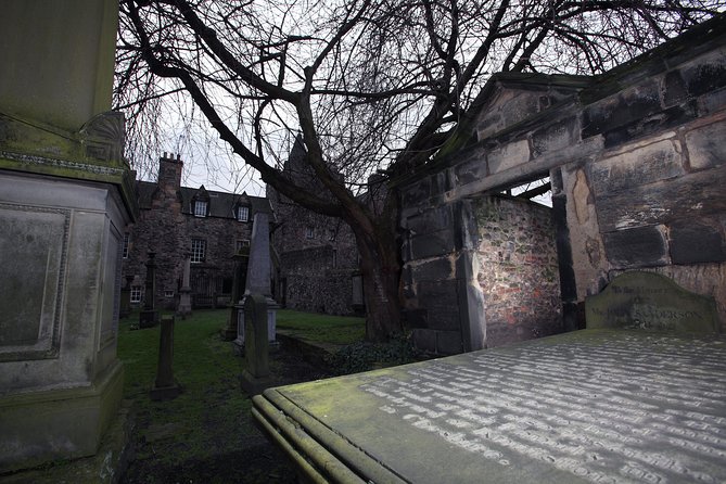 Small Group Edinburgh Underground Vaults & Graveyard Ghost Tour - Storytelling is the real attraction