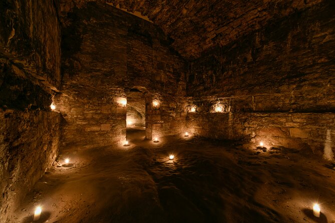 Small Group Ghost Tour incl. Underground Vaults & free drink in Megget's Cellar - Entering the vaults below Blair Street