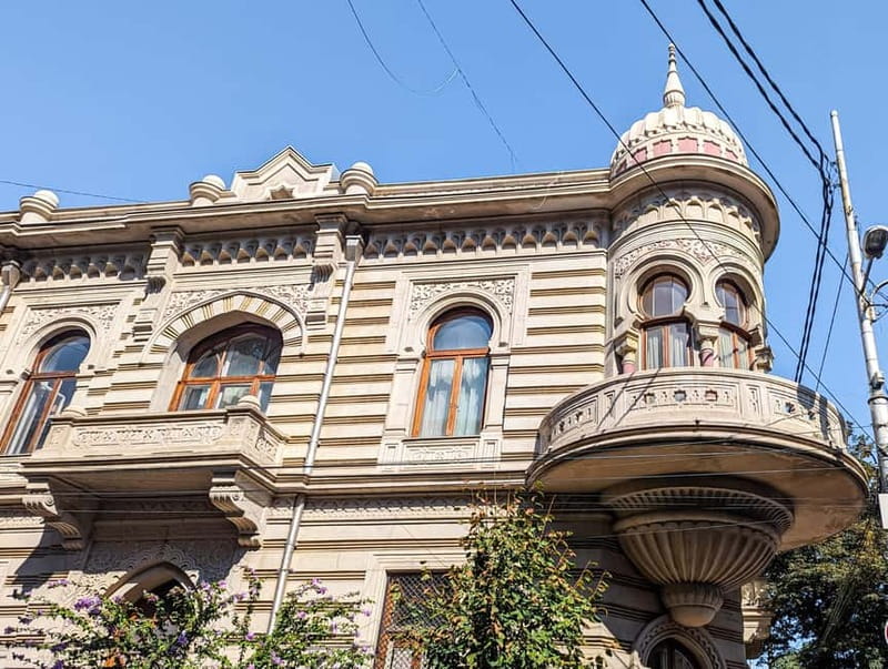 Sololaki - Urban Legends Walk of Bourgeoisie & Haunted Flats - Who will enjoy this walk most?