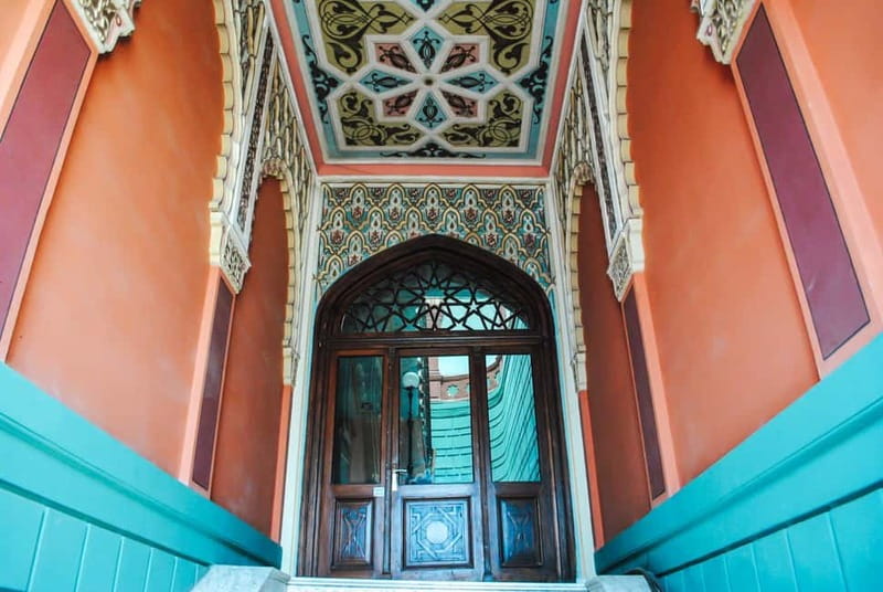 Sololaki - Urban Legends Walk of Bourgeoisie & Haunted Flats - Starting at Freedom Square