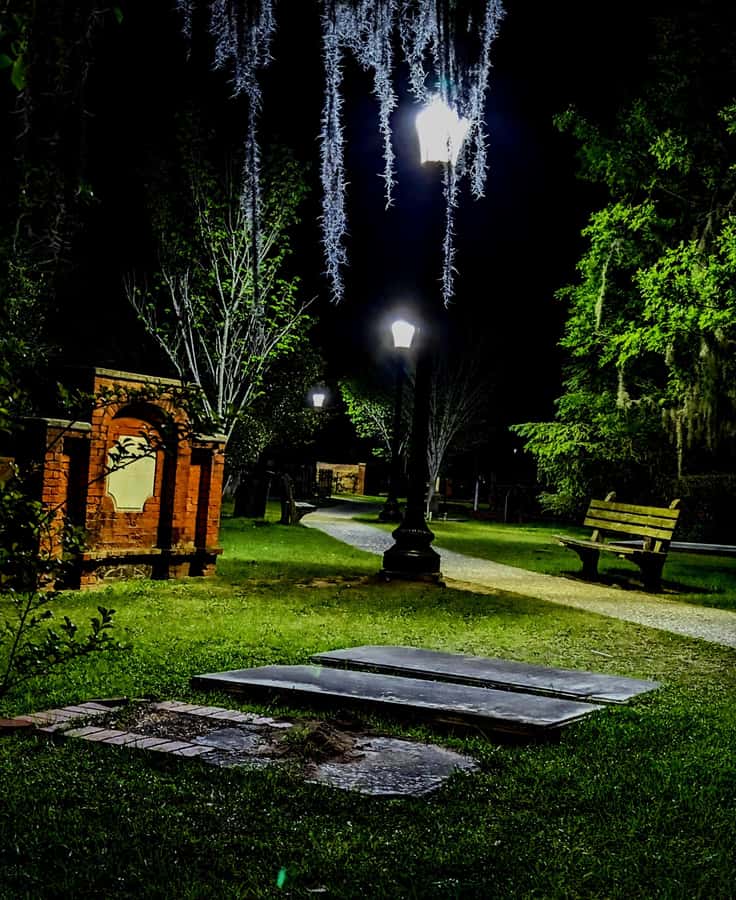 Spirit Xperience: Paranormal Walking Ghost Tour in Savannah - What makes Spirit Xperience different after dark