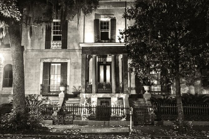 Spirits and Scoundrels Adults Only Savannah Ghost Tour | 10pm - Lafayette Square sets the mood
