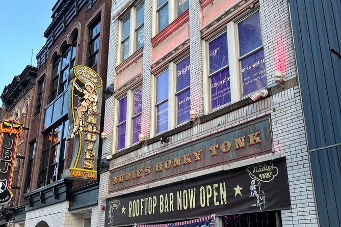 Spirits of Nashville Haunted Pub Crawl - Alley Taps starts the evening with a relaxed Nashville feel