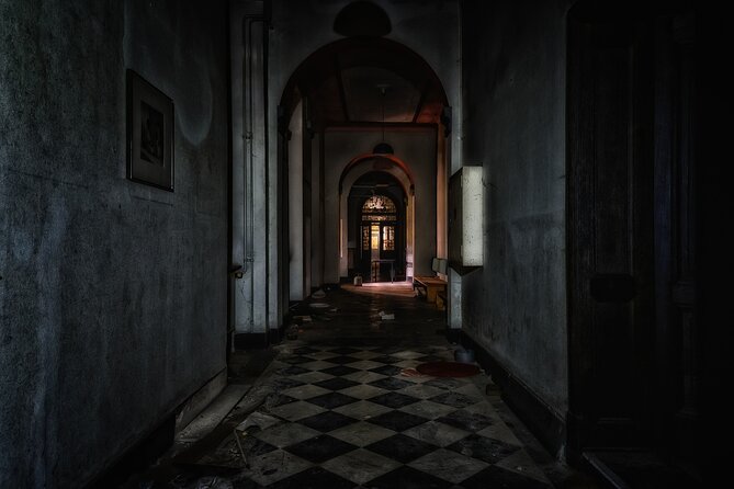 Spooky Strand Ghost Tour - The guides supply the energy