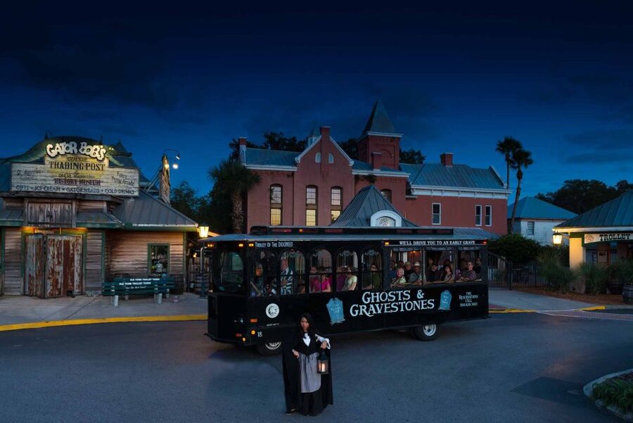 St. Augustine: Ghosts and Gravestones Old Town Trolley Tour - Huguenot and Tolomato Cemetery stories