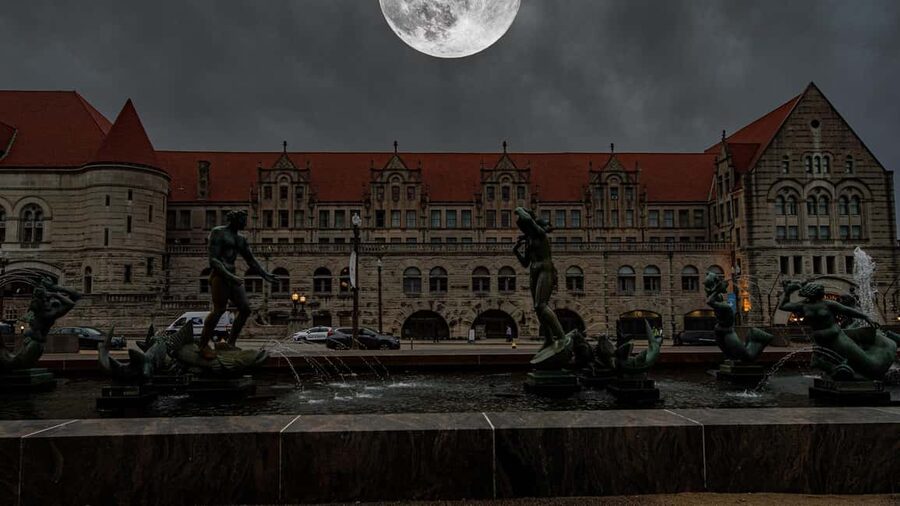 St. Louis Ghost Tour: Sinister Sins & Shadows - Starting at Soldiers Memorial after dark