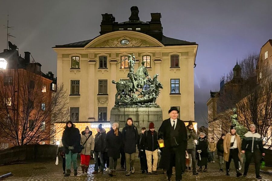 Stockholm: Ghost Walk and Historical Tour - Courtyards, walls, and the hidden side of the Old Town