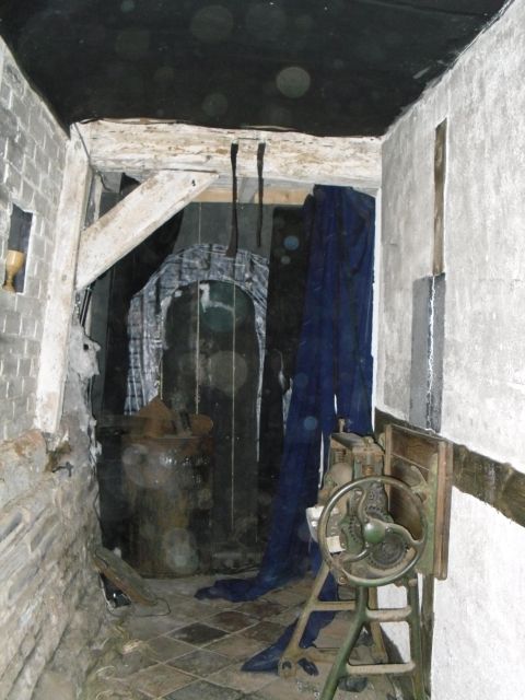 Stratford-upon-Avon: Lantern-Lit Ghost Tour at Tudor World - Group size and comfort