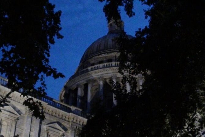 The Fading Light London Ghost Walk - The Black Dog of Newgate at Amen Court