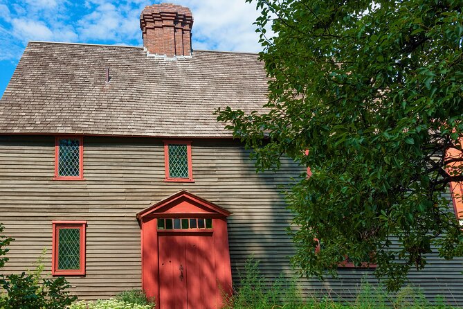The Ghosts of Salem Walking Tour - Guide style matters more than the route