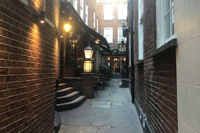 The Ghosts of the secret alleyways of old London town - Pubs, poltergeists, and an invisible attack