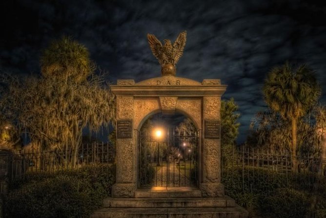 The Grave Tales Ghost Tour in Savannah - Why Savannah works so well after dark