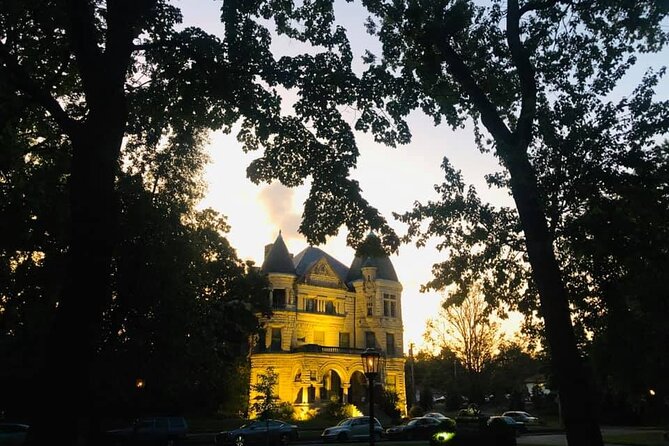 The Supernatural Paranormal Buff Walking Tour - Walking through Old Louisville after dark