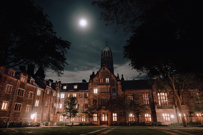 University of Toronto Ghost Tour - Campus Secrets & Spectres - The final story near the Royal Ontario Museum