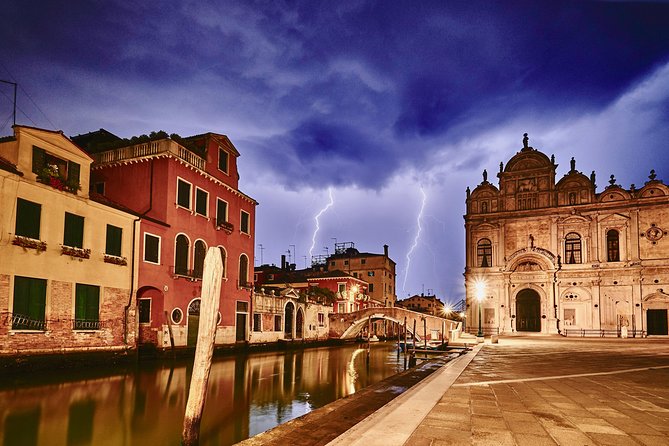 Venice Ghost & Legends Walking City Tour - Group size, audio, and pace